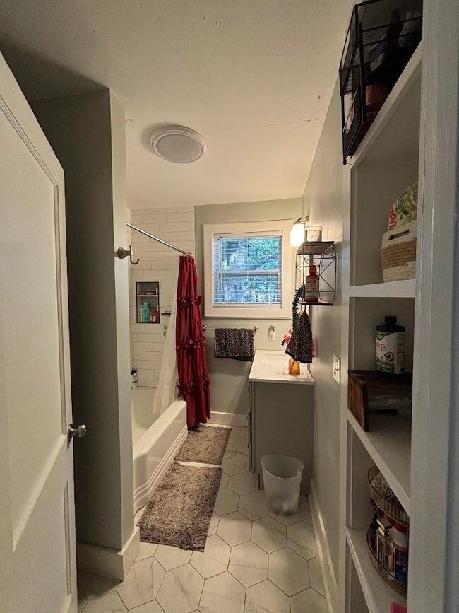 Building Photo - 123 Westridge Dr