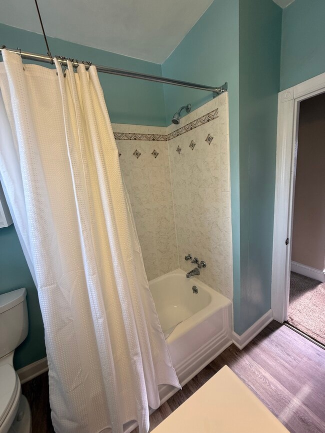 Building Photo - 860 Church St