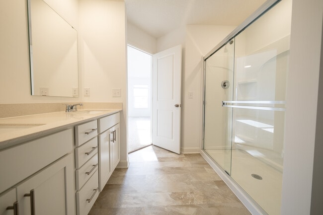 Building Photo - 2255 Tyrone Dr