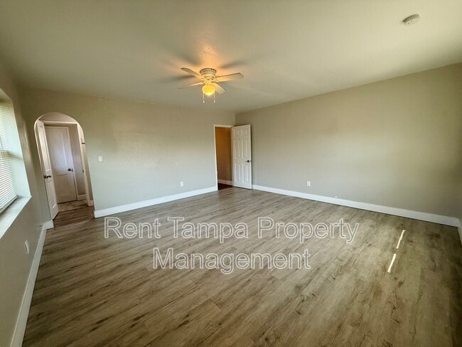 Building Photo - 637-637 17th Ave S