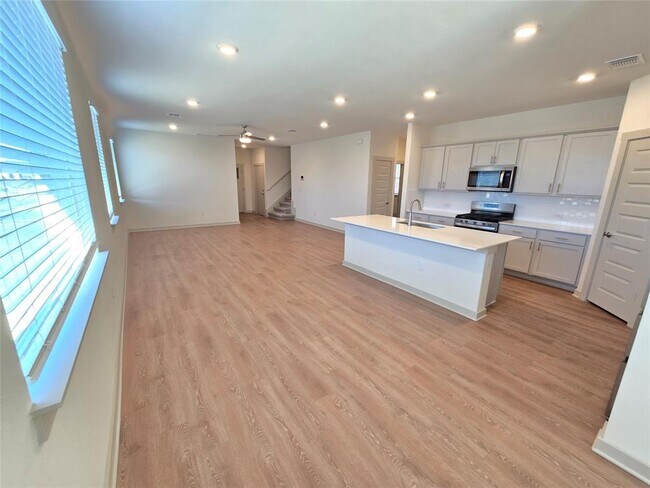 Building Photo - 10501 Gonzales Ranger Pass