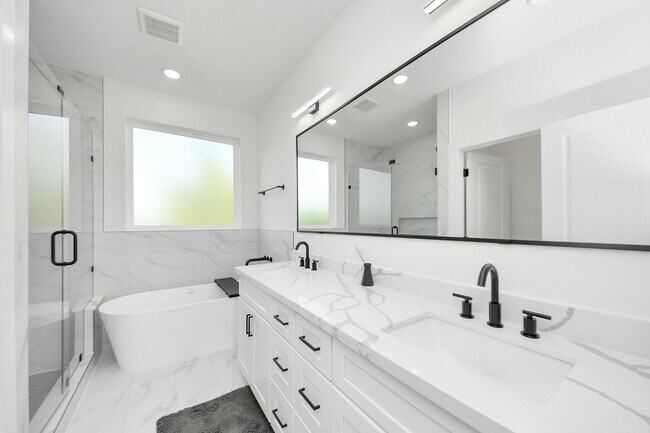 Building Photo - 2424 Harrington St