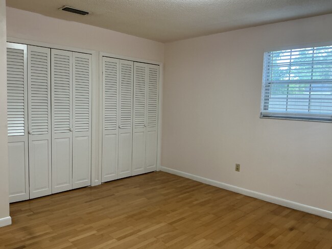 Building Photo - Lake Hollingsworth Area 3/2 – Updated & Move-In Ready