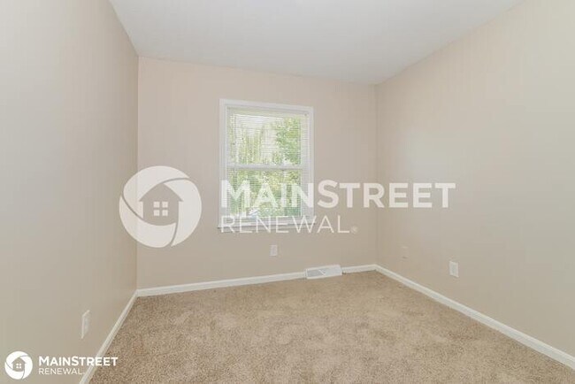 Building Photo - 5906 Whispering Hills Blvd, Louisville, KY...