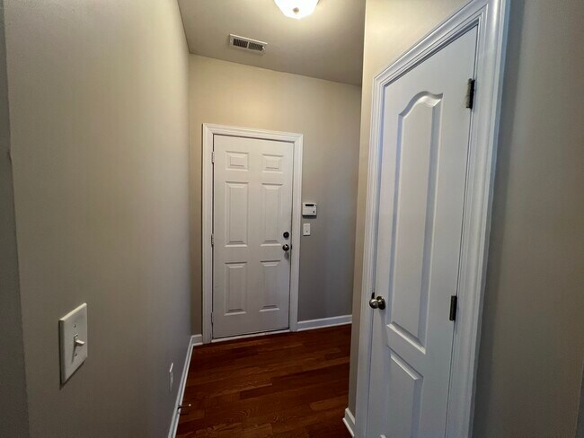 Building Photo - 9720 Royal Colony Dr