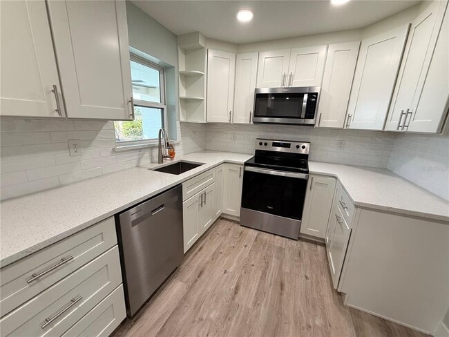 Building Photo - 360 Palm Cir