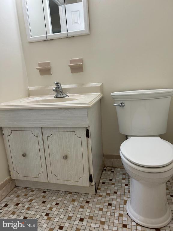 Building Photo - 2410 David Dr