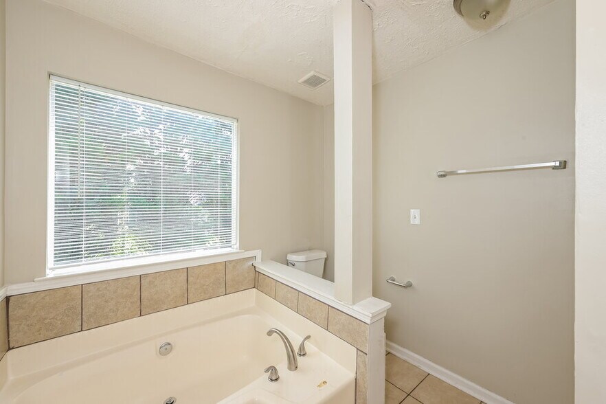 Building Photo - 8756 Ansley Way