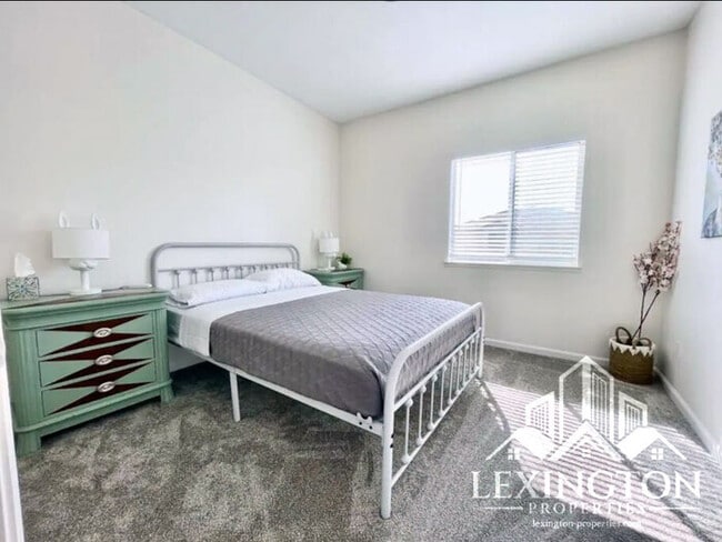 Building Photo - Stunning, 5BD/3BA Home, in West Sacramento with a Pool and BBQ!