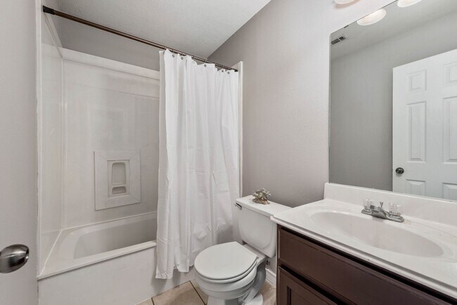 Building Photo - AUGUST PRE-LEASE! Incredible 4 Bed 3 Bath ...