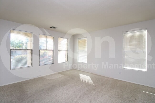 Building Photo - 3316 E Kingbird Pl