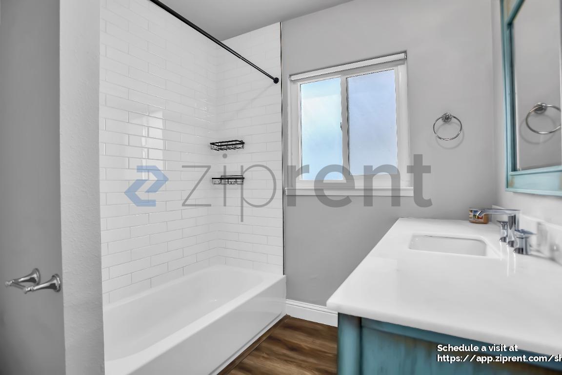 Building Photo - 1331 W Yale Ave