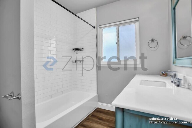 Building Photo - 1331 W Yale Ave