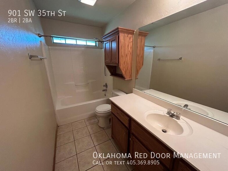 Building Photo - 901 SW 35th St