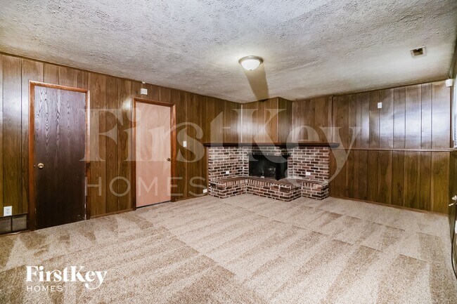 Building Photo - 3102 Kiowa Ct