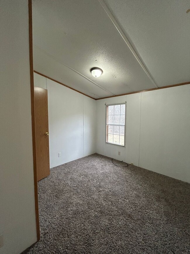 Building Photo - Coming Soon! 3 Bed 2 Bath Peaceful Country Home