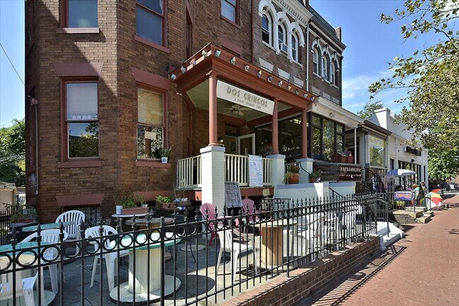 Building Photo - Modern 2BR 2BA Apartment in Columbia Heights