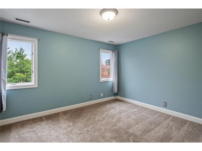 Building Photo - 517 River St