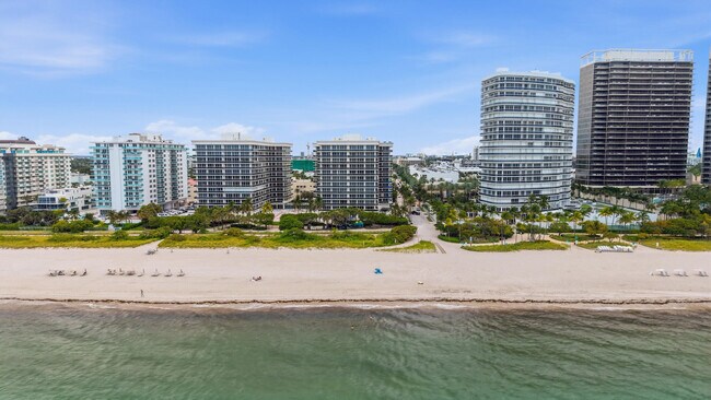 Building Photo - 9595 Collins Ave