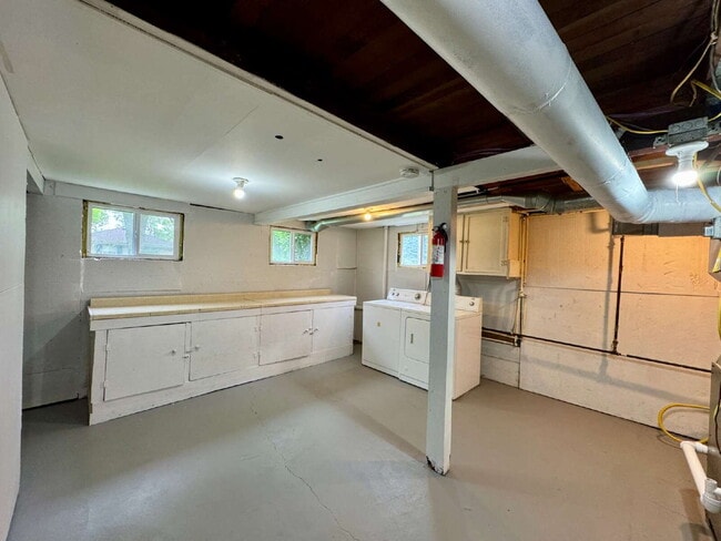 Building Photo - 1027 Bergen Ave