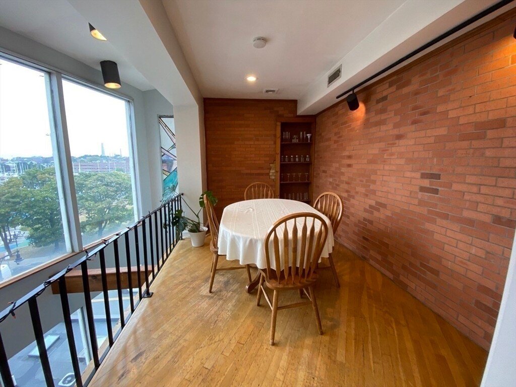 Building Photo - 103 Charter St