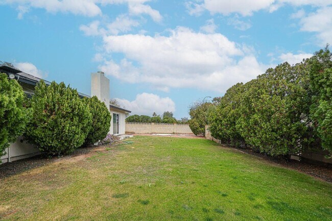 Building Photo - 11207 S Iroquois Dr