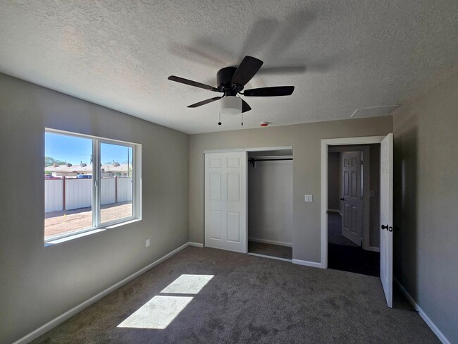 Building Photo - ***NEW*** 3-bedroom, 2-bath home in Albuquerque with all the modren finishes!