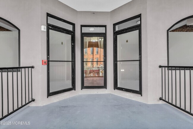 Building Photo - 7 Broad St