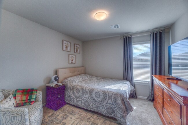 Building Photo - 1422 E 149th Pl S