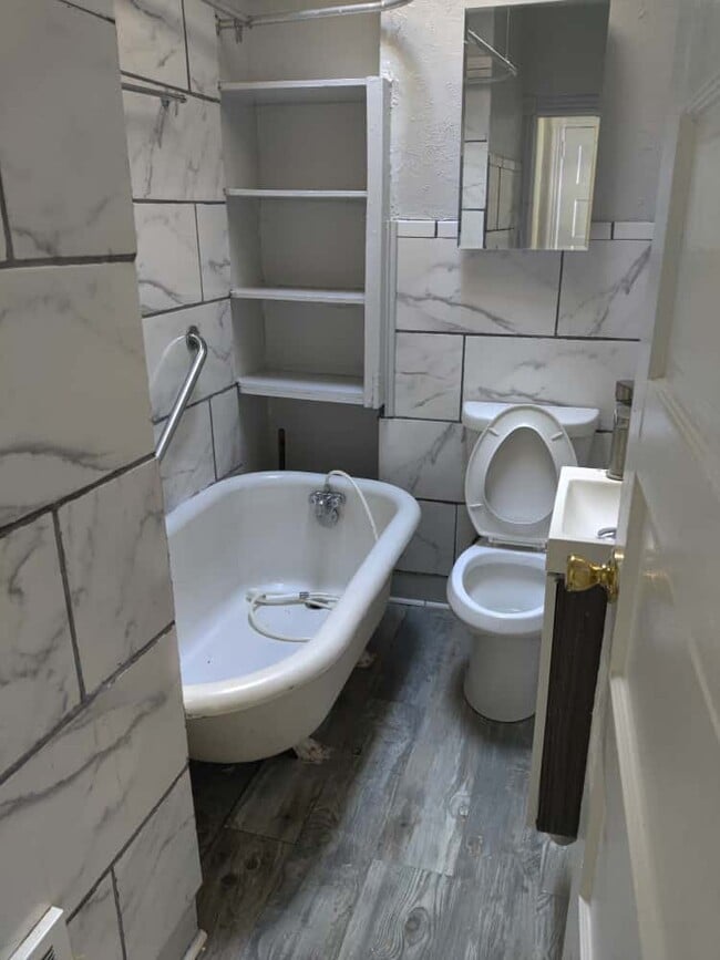 Building Photo - 2170 Conlyn St