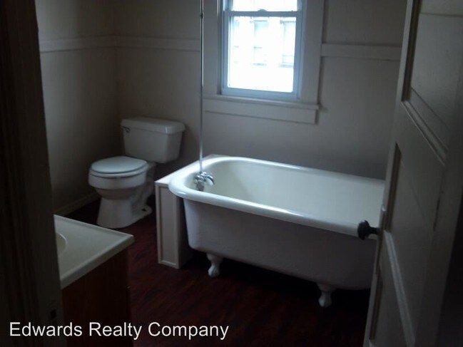 Building Photo - 3 br, 1 bath House - 732 West Main Street