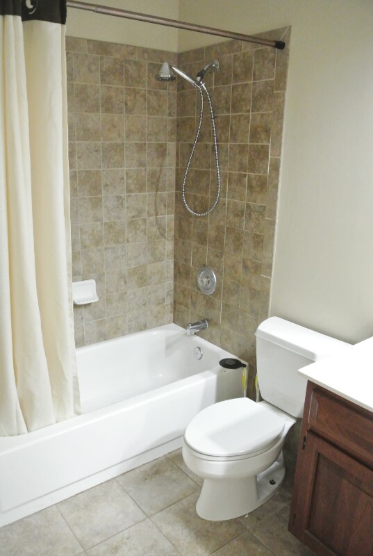Building Photo - 2036 Hen House Dr