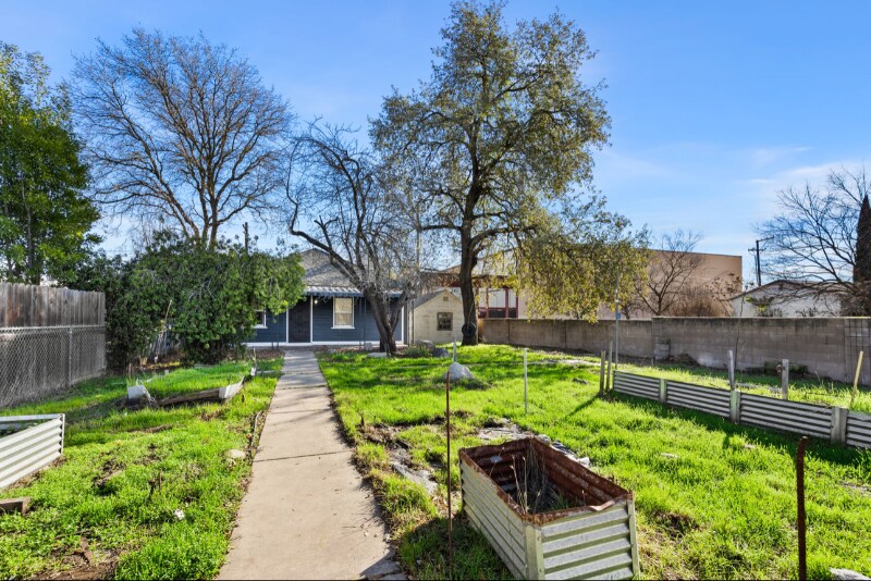 Building Photo - 1120 El Monte Ave