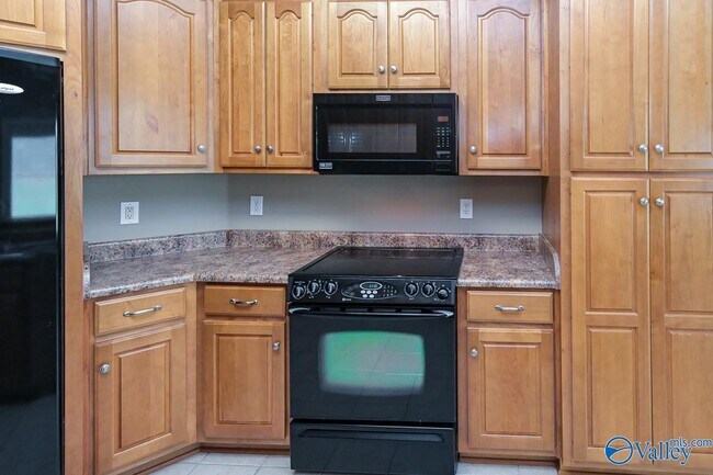 Building Photo - 8821 Belle Mor Dr NW