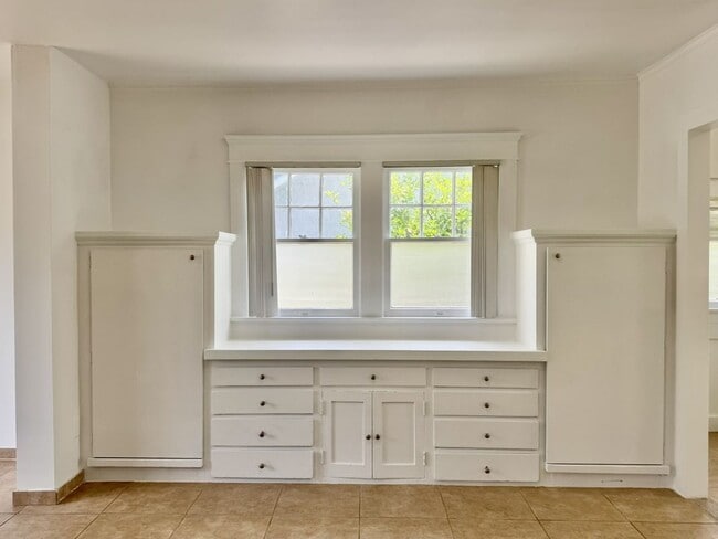 Building Photo - 1554 E Woodbury Rd