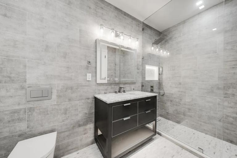 Building Photo - 547 W 47th St