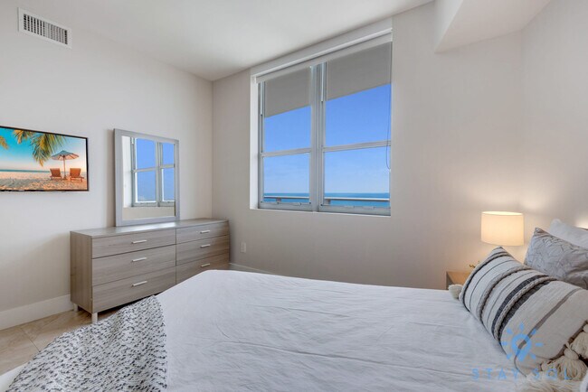 Building Photo - 4111 S Ocean Dr