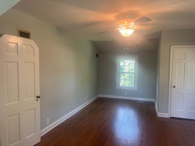 Building Photo - 645 Hi View Ct