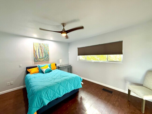 Building Photo - RIMCREST - Rare opportunity 2BR/2BA - Long Term - Furnished / Unfurnished