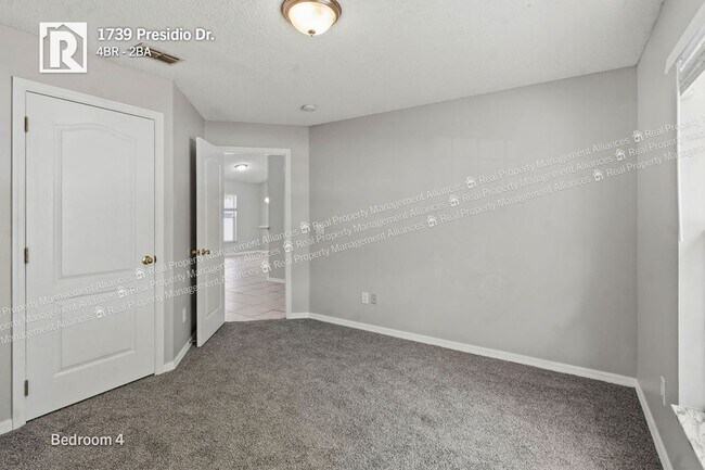 Building Photo - 1739 Presidio Dr