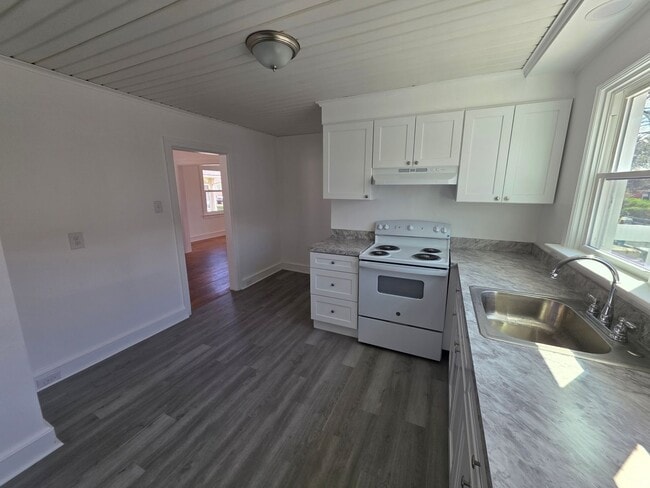 Building Photo - 19 Champlain Ave