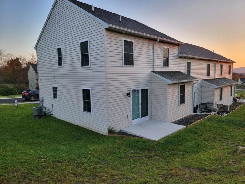 Building Photo - 256 Wildflower Dr