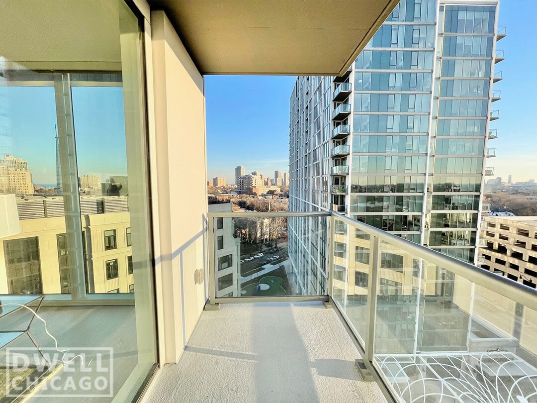 Building Photo - 2337 N Lincoln Ave