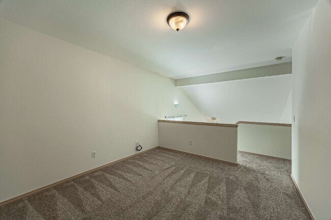 Building Photo - **NO SHOWINGS AT THIS TIME. WE HAVE A PEND...