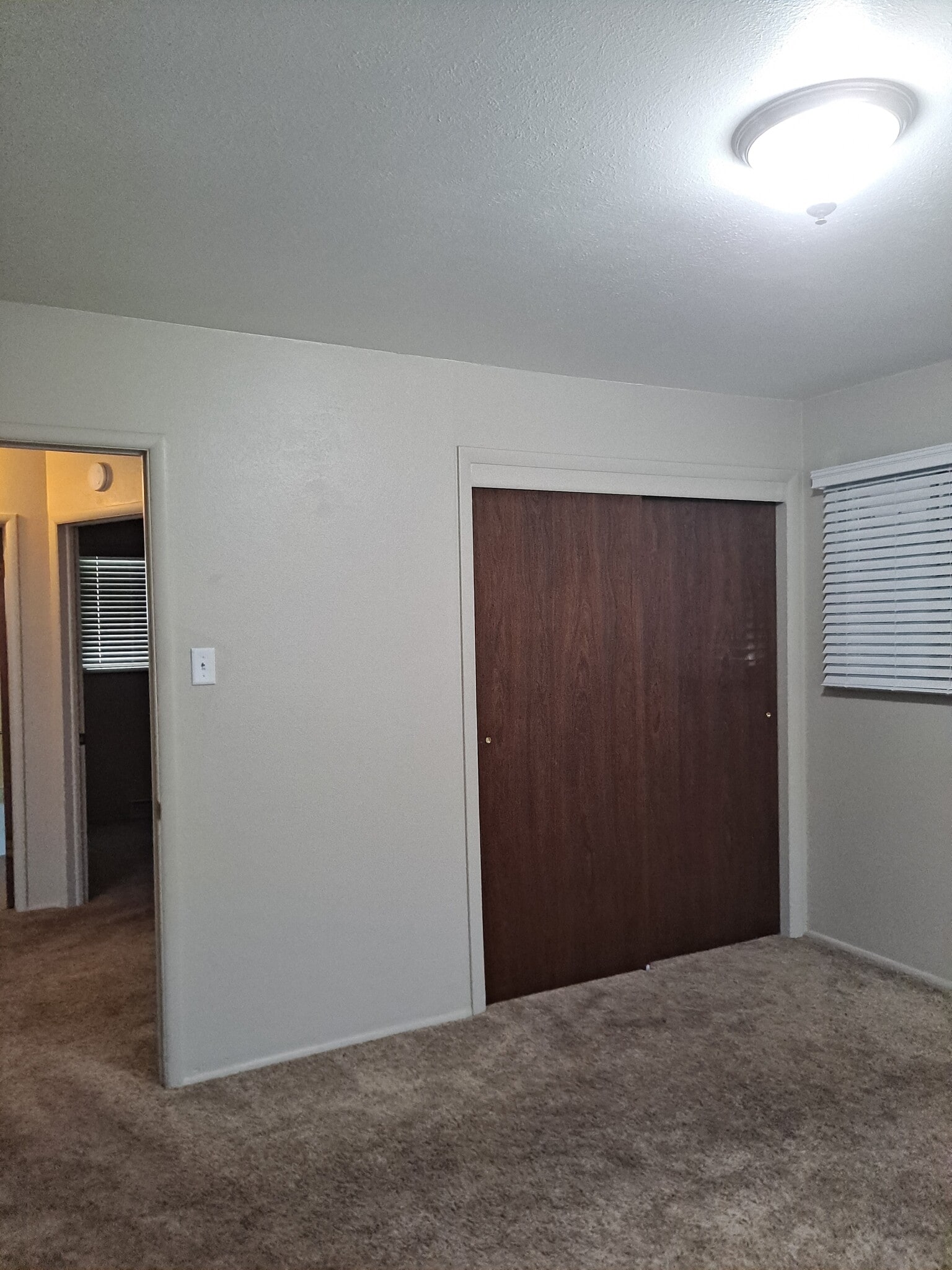 Building Photo - 1628 Hollywood Dr