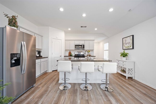 Building Photo - 24034 Sunview Vly Dr