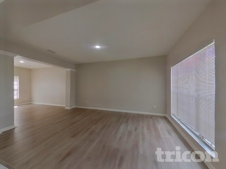 Building Photo - 832 Garden Glen Loop