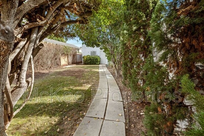 Building Photo - 1115 F Ave