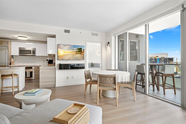 Building Photo - 1300 Brickell Bay Dr