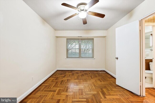 Building Photo - 1320 Fort Myer Dr